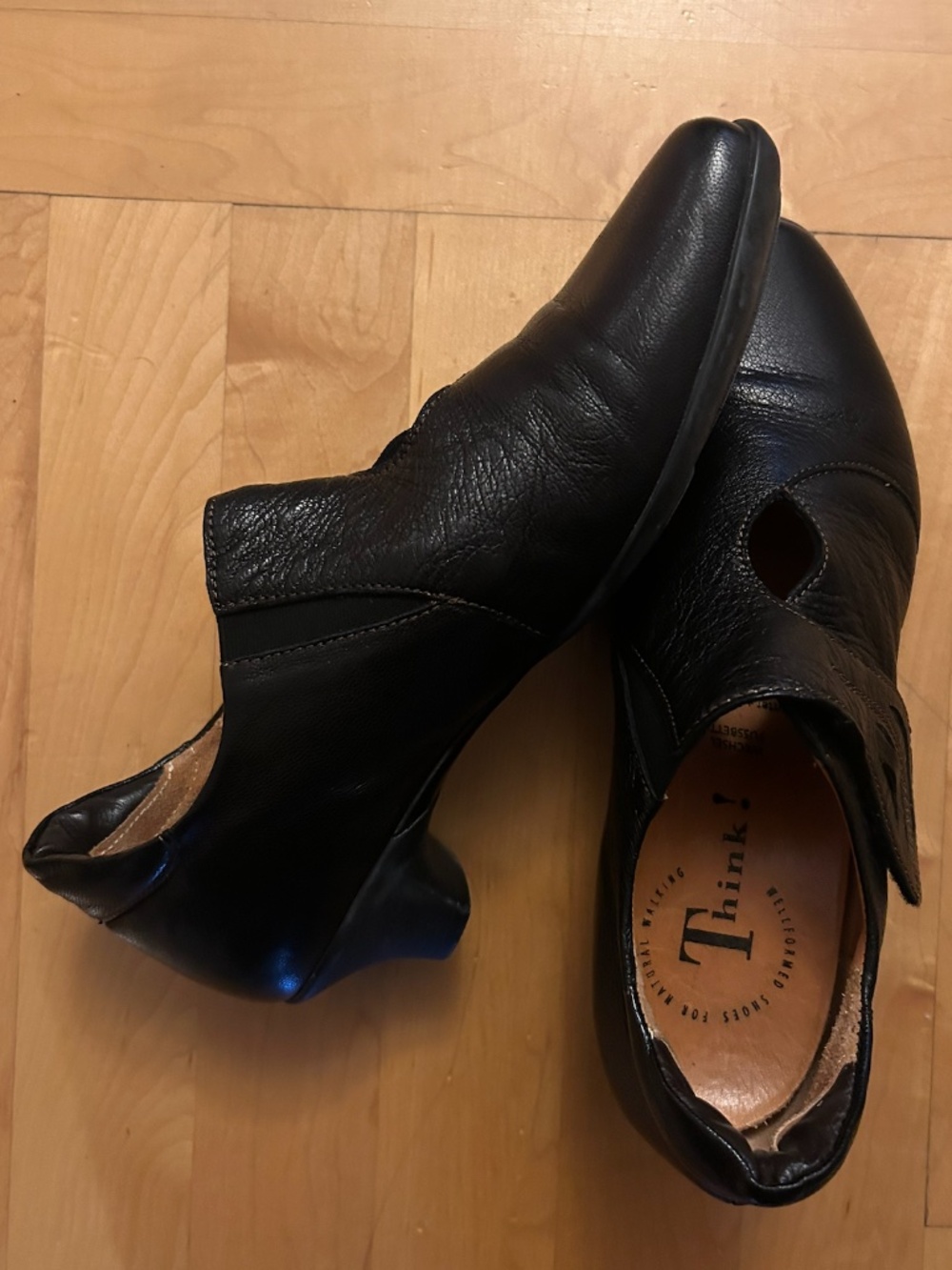 VINTAGE Think! black leather kitten heels sz 37 -- great for Halloween